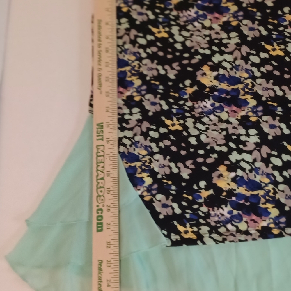Nina Piu Women's Medium Green Tank with Floral Print, Flowy Bottom with Ruffling - Picture 4 of 6